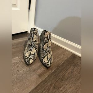 franco sarto reptile print heels great condition women’s size 9 us